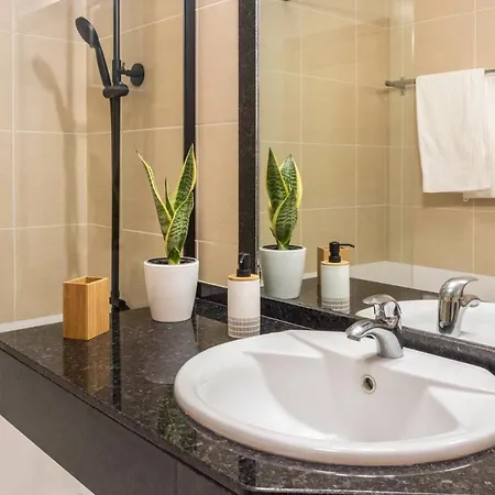 Апартаменты Madeira Sea View